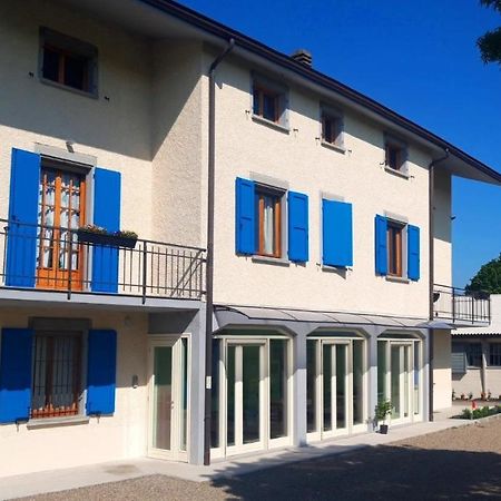 B&B Des Artistes Borzano Luaran gambar
