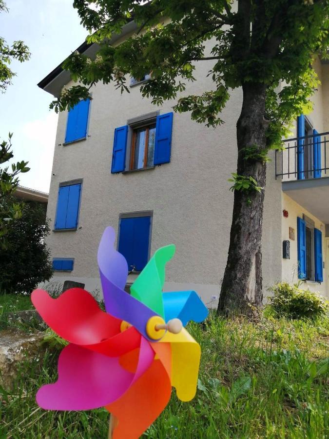 B&B Des Artistes Borzano Luaran gambar