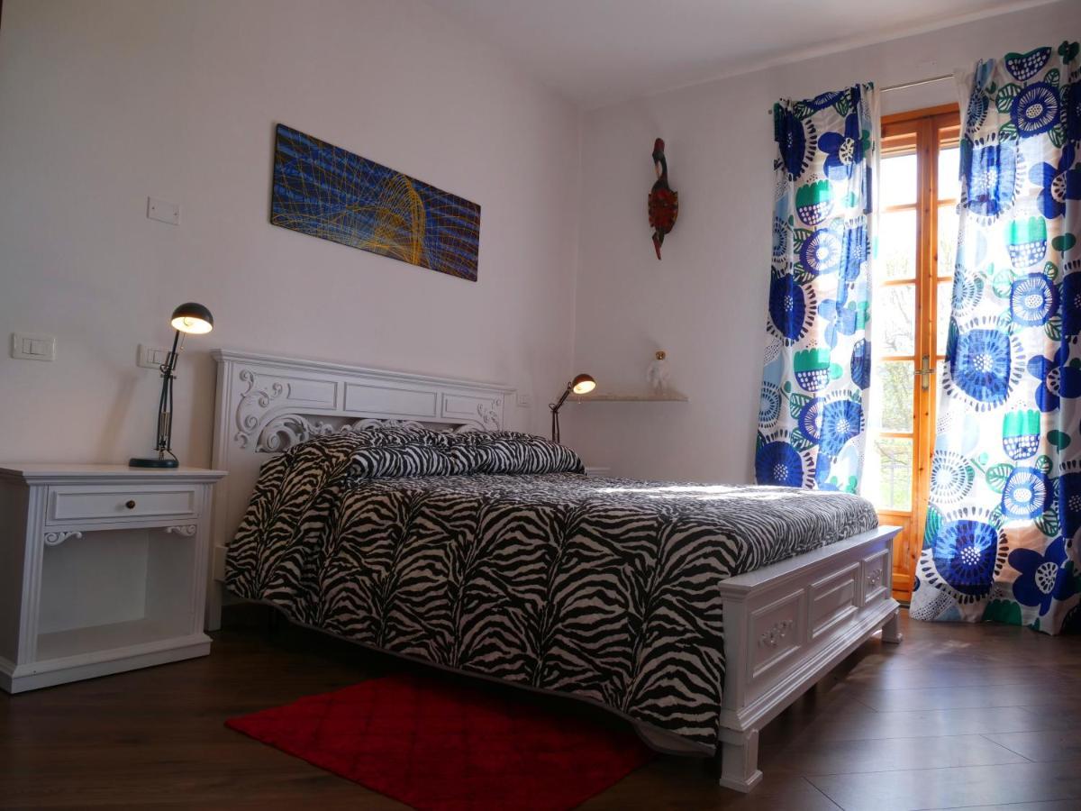 B&B Des Artistes Borzano Luaran gambar