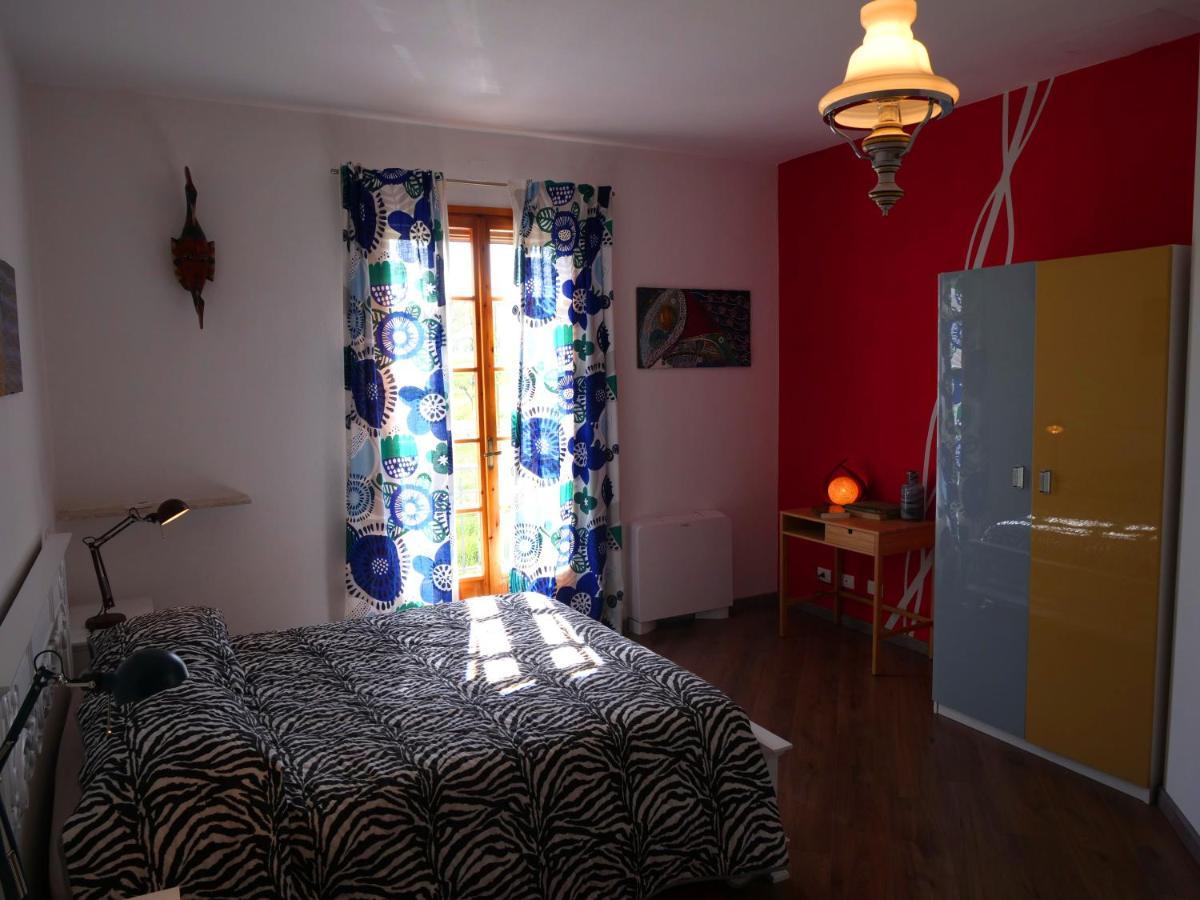 B&B Des Artistes Borzano Luaran gambar