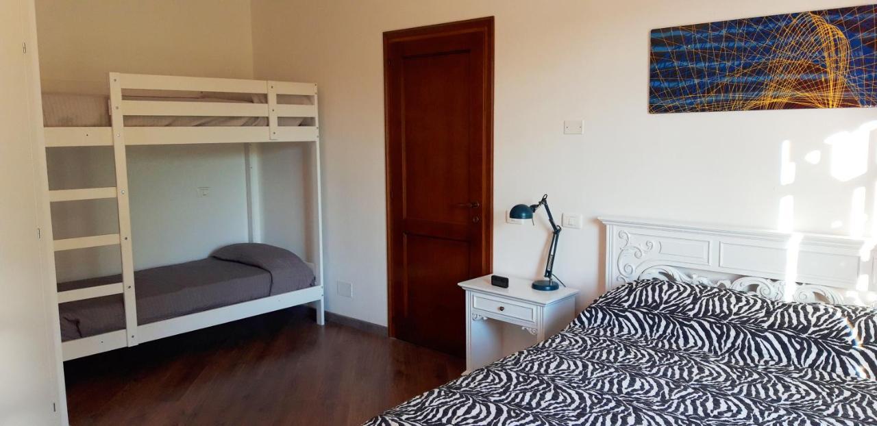 B&B Des Artistes Borzano Luaran gambar
