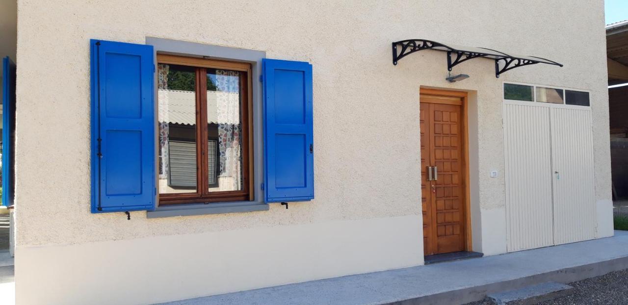 B&B Des Artistes Borzano Luaran gambar