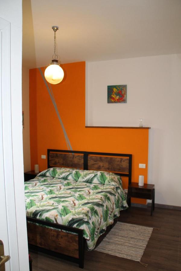 B&B Des Artistes Borzano Luaran gambar